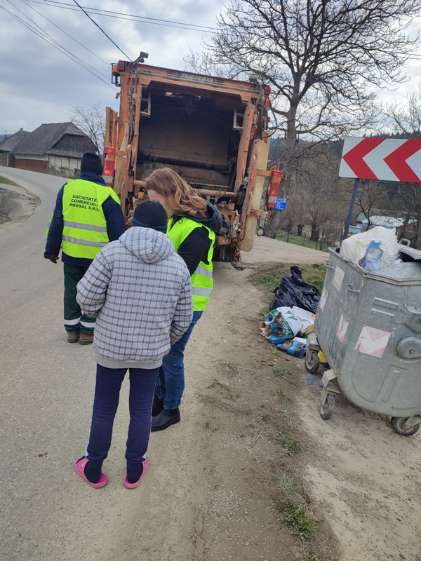 Crăcăoani: Rossal Târgu Neamț, campanie de conștientizare a colectării separate a deșeurilor, ZCH NEWS - sursa ta de informații