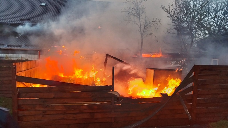 FOTO-VIVDEO: Incendiu devastator la o casă parohială. Intervenția a durat 7 ore, ZCH NEWS - sursa ta de informații