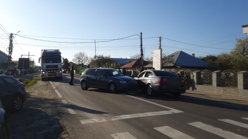 FOTO. Accident în fața primăriei Vânători-Neamț, ZCH NEWS - sursa ta de informații