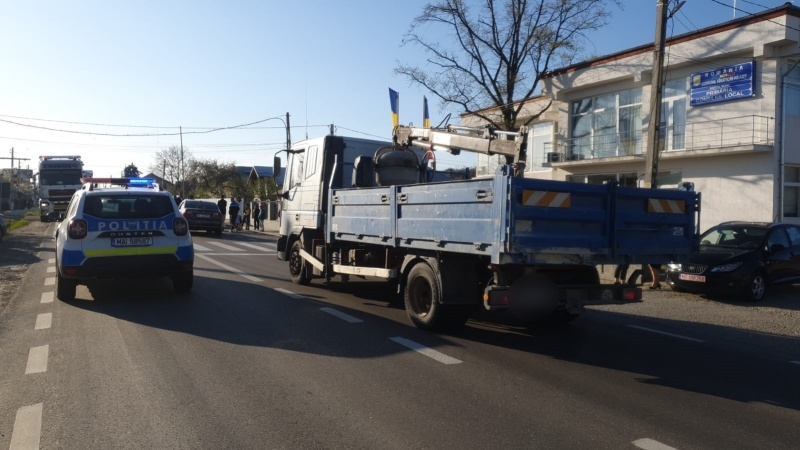 FOTO. Accident în fața primăriei Vânători-Neamț, ZCH NEWS - sursa ta de informații