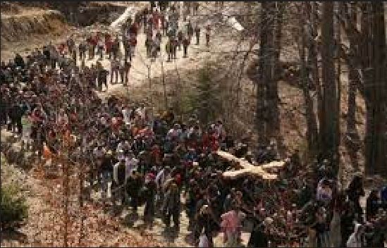 Piatra-Neamț. Procesiunea “Drumul Crucii“ din Vinerea Patimilor, 14 aprilie