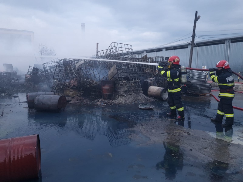 Știre actualizată. VIDEO/FOTO. Acum incendiu pe platforma industrială Săvinești, ZCH NEWS - sursa ta de informații