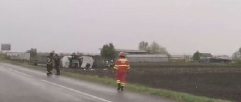 FOTO/VIDEO. Pericol de explozie! Cisternă cu motorină răsturnată pe E85, în Neamț, trafic blocat, ZCH NEWS - sursa ta de informații