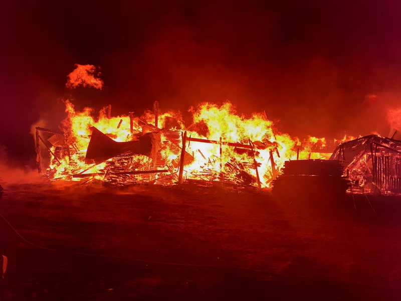 FOTO&#038;VIDEO Un gater de la Pipirig a ars ca o torță: intervenția a durat ore în șir, ZCH NEWS - sursa ta de informații