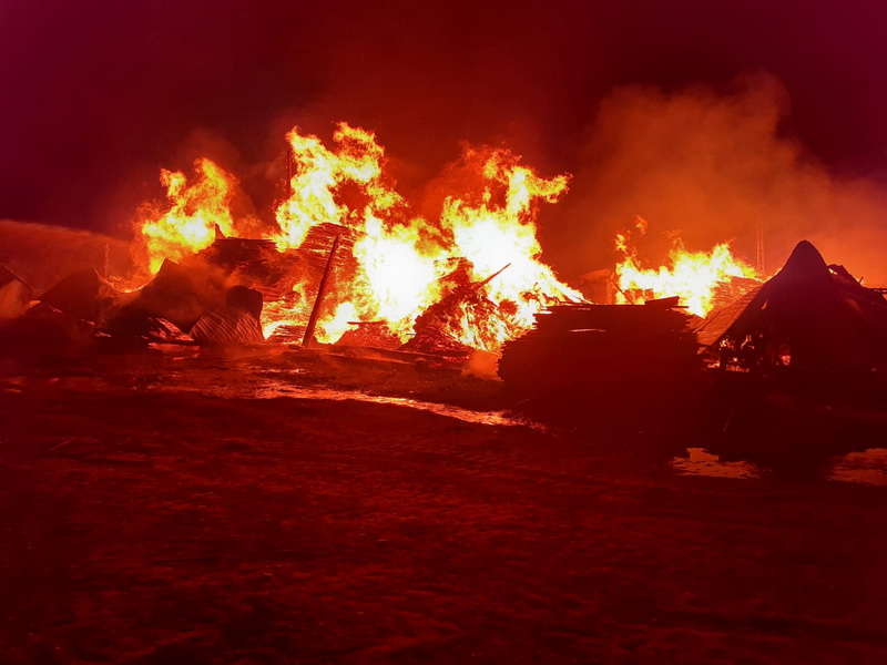 FOTO&#038;VIDEO Un gater de la Pipirig a ars ca o torță: intervenția a durat ore în șir, ZCH NEWS - sursa ta de informații