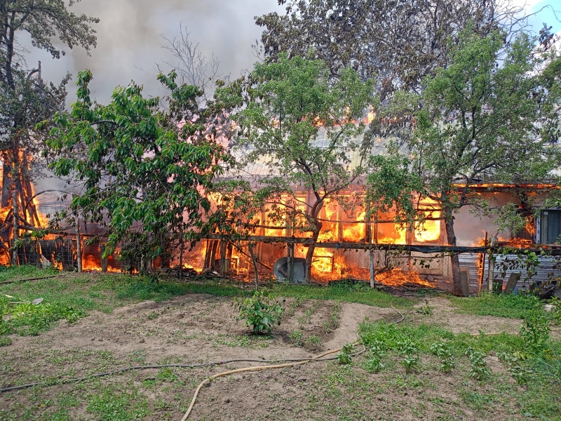 FOTO. Incendiu devastator într-o gospodărie din Țibucani. Proprietarii au suferit atacuri de panică, ZCH NEWS - sursa ta de informații