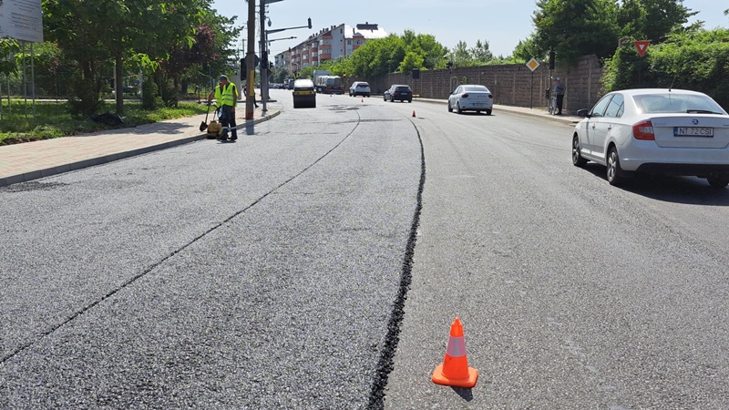 FOTO. Piatra Neamț: Se toarnă stratul final de asfalt pe coridorul B-dul 9 Mai – Str. Dimitrie Leonida, ZCH NEWS - sursa ta de informații