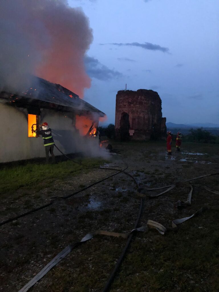 Schitul Bociulești a ars de la un trăsnet, ZCH NEWS - sursa ta de informații
