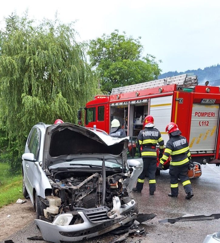 Accident cu trei răniți la Grințieș. Un pompier hunedorean a acordat îngrijiri victimelor