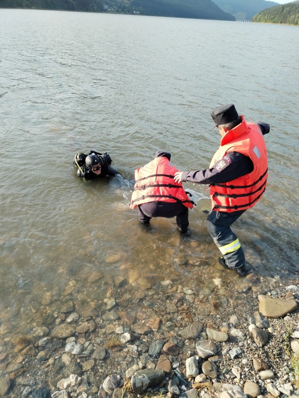 Tragedie: un bărbat s-a înecat în lacul Izvorul Muntelui