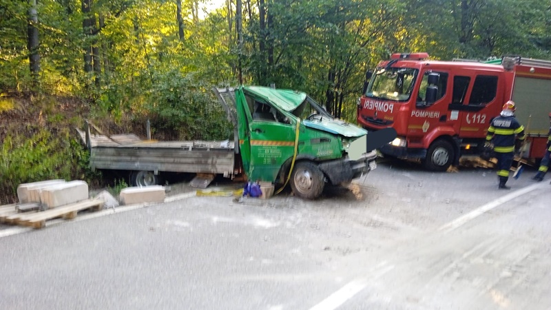 Accident la Poienari, traficul a fost blocat