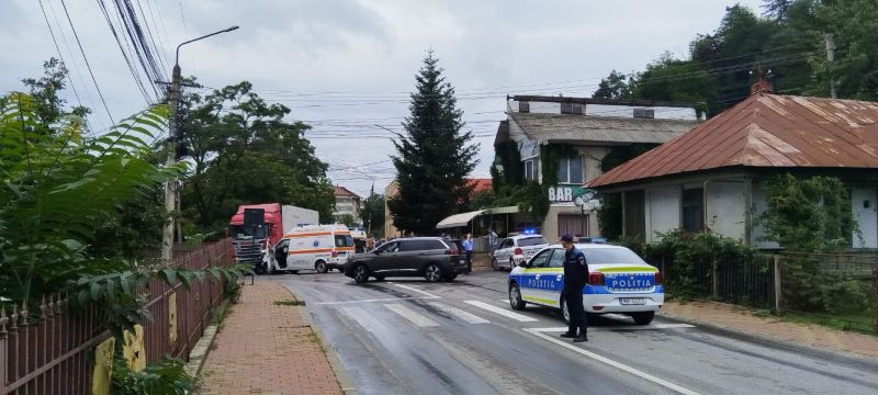 Știre actualizată. FOTO. Accident cu o ambulanță la Târgu Neamț, ZCH NEWS - sursa ta de informații