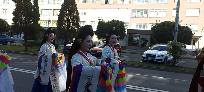 FOTO. Festivitatea de deschidere a Festivalului Internațional de Folclor „Ceahlăul”, ZCH NEWS - sursa ta de informații