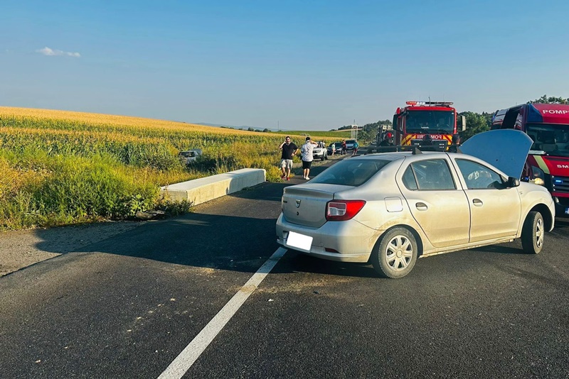 FOTO. Salvatorii romaşcani au intervenit la un accident cu trei victime din Iaşi, ZCH NEWS - sursa ta de informații