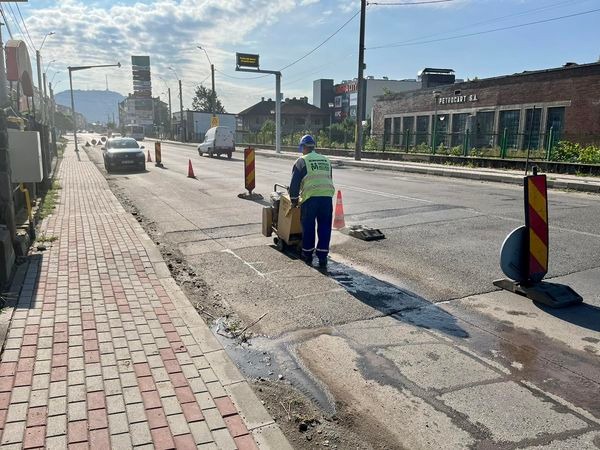 Piatra-Neamţ: Se lucrează pe două tronsoane la magistrala de apă. Restricţii de circulaţie pe strada Petru Movilă, ZCH NEWS - sursa ta de informații