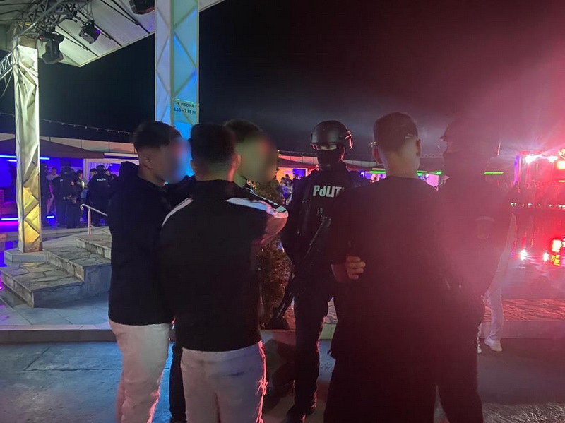 VIDEO&#038;FOTO Razie nocturnă de amploare în cluburile din Bacău, ZCH NEWS - sursa ta de informații