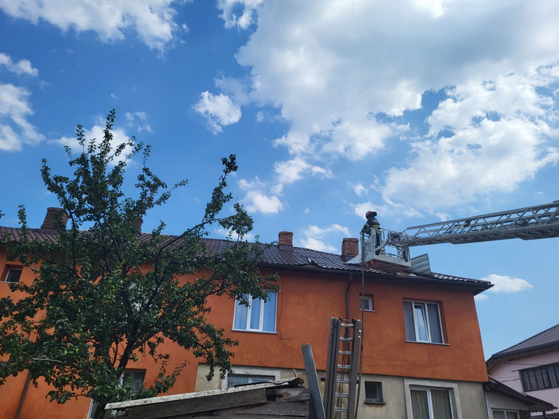 Incendiul de la Roznov a fost provocat de o lumânare: 4 persoane au avut nevoie de îngrijiri medicale, ZCH NEWS - sursa ta de informații