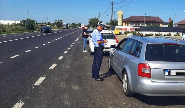 Prins în trafic cu un permis de conducere fals