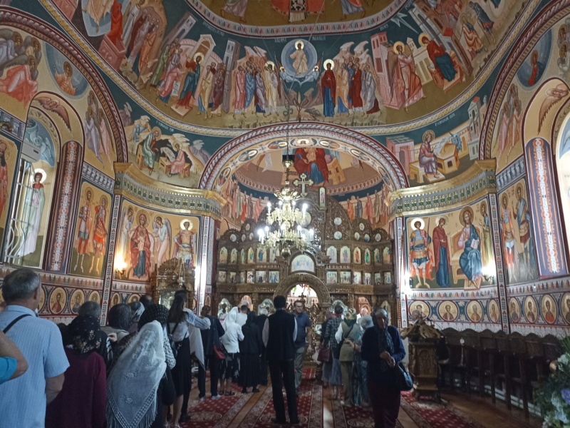 Foto-Video. Mitropolitul Moldovei și Bucovinei a resfințit Biserica „Sfântul Mare Mucenic Gheorghe” din Piatra Neamţ, ZCH NEWS - sursa ta de informații