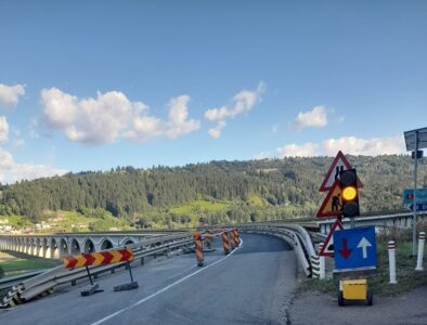 Atenţie şoferi! Lucrări la Viaductul Poiana Teiului, trafic dirijat cu semafoare, ZCH NEWS - sursa ta de informații