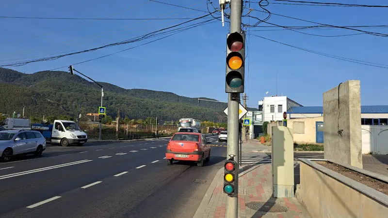 Pornirea semafoarelor pe coridorul de mobilitate de pe Dimitrie Leonida a început cu o pauză de lucru, ZCH NEWS - sursa ta de informații