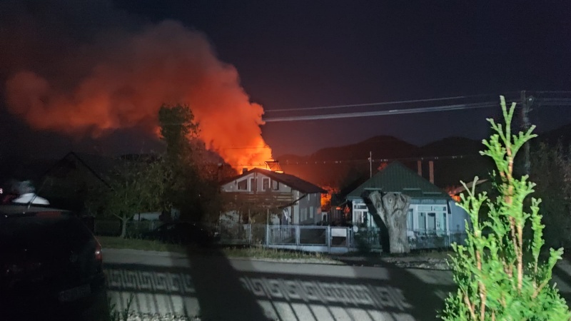 VIDEO. FOTO. Incendiu devastator în Viișoara, ZCH NEWS - sursa ta de informații