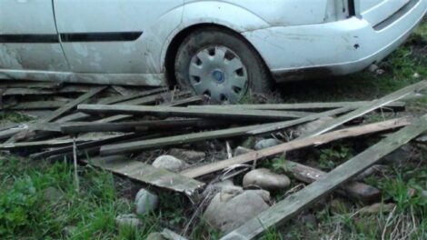 Târgu-Neamț: Un hoț de autoturisme (fără permis!) a băgat mașina furată în gard, ZCH NEWS - sursa ta de informații