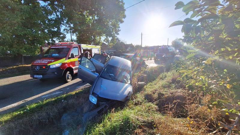 Trei răniți, printre care și un copil de 7 ani, într-un accident la Girov