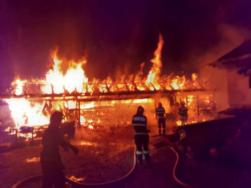 FOTO. Incendiu devastator la Oglinzi, ZCH NEWS - sursa ta de informații