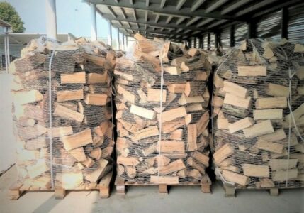 Nemţenii consumă de două ori mai multe lemne de foc decât necesarul estimat, ZCH NEWS - sursa ta de informații