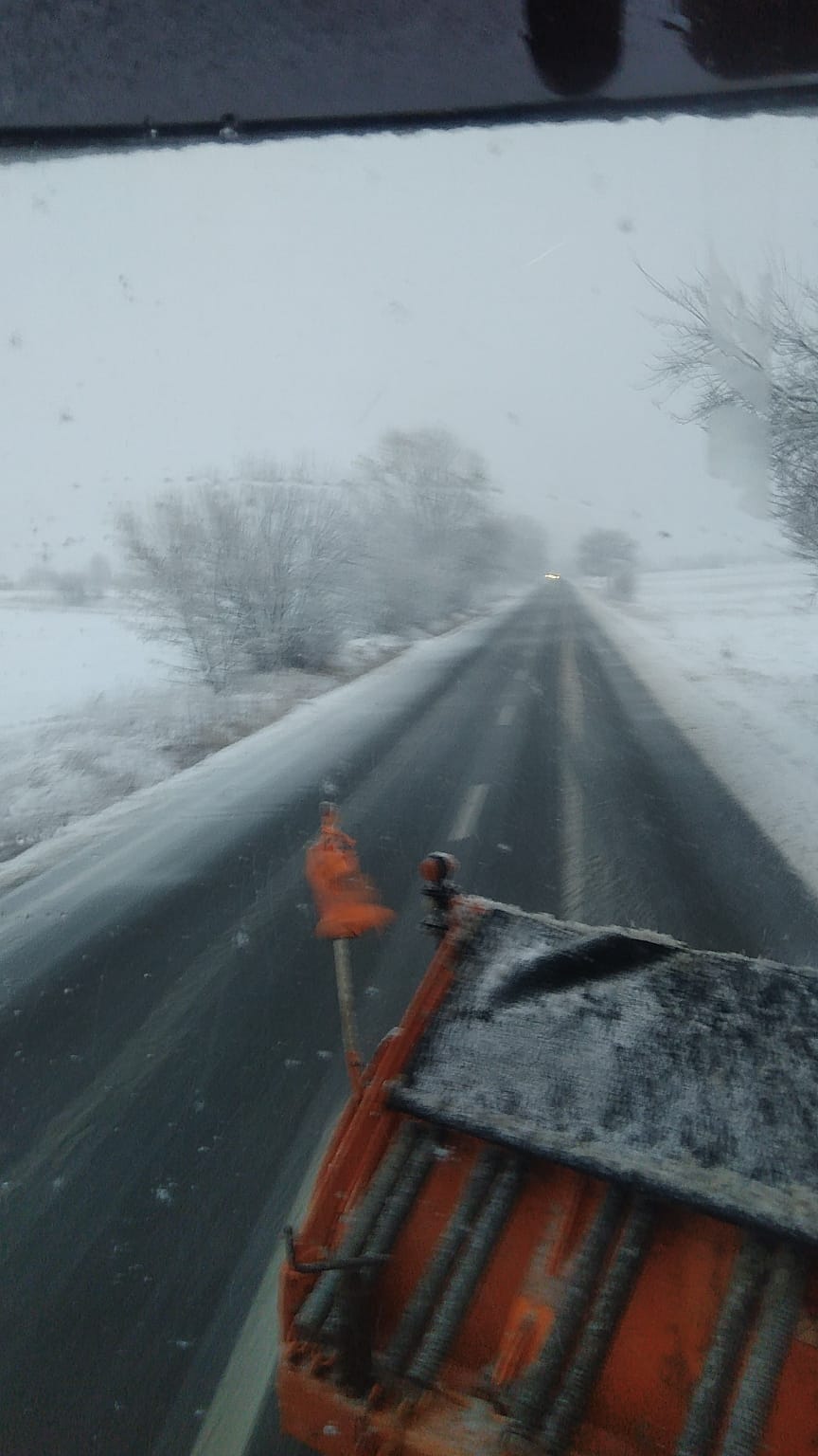A început să ningă, Prefectura Neamț raportează cum se curăță de zăpadă drumurile, ZCH NEWS - sursa ta de informații