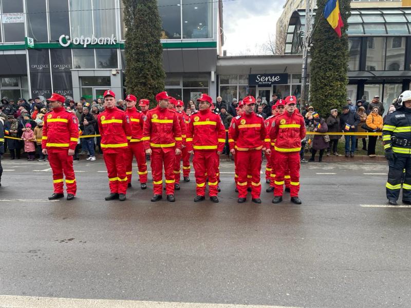 FOTO. În așteptarea paradei de 1 Decembrie la Piatra Neamț, ZCH NEWS - sursa ta de informații