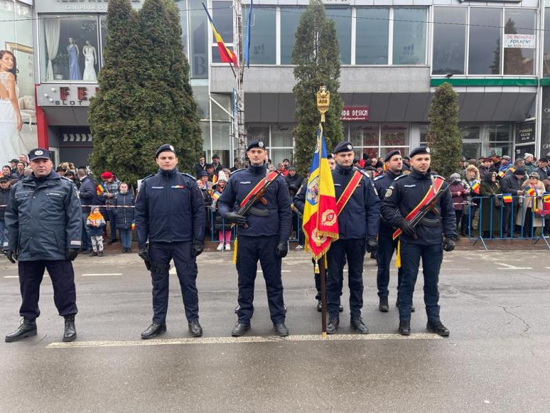 FOTO. În așteptarea paradei de 1 Decembrie la Piatra Neamț, ZCH NEWS - sursa ta de informații