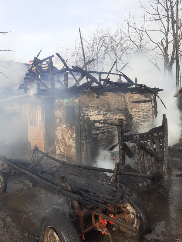 Incendiu provocat de petarde, ZCH NEWS - sursa ta de informații