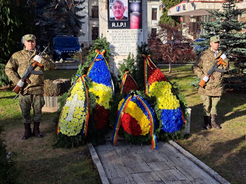 FOTO. Ceremonie militară la Piatra Neamț pentru comemorarea Zilei Victoriei Revoluției Române
