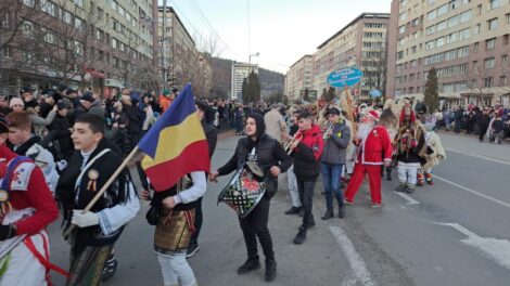 Parada formatiilor de la Festivalul de datini „Steaua sus rasare 13