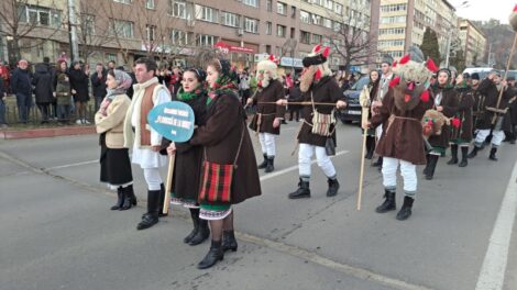 Parada formatiilor de la Festivalul de datini „Steaua sus rasare 3