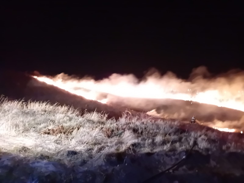 FOTO. Se anunță un an fierbinte și exploziv: incendiu la Piatra Neamț în noaptea de Revelion, ZCH NEWS - sursa ta de informații
