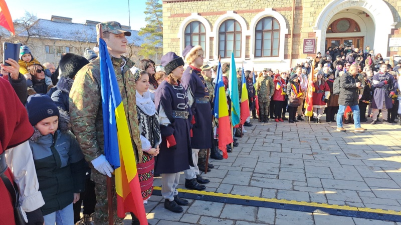 Sărbătoare la Piatra Neamț. Unirea Principatelor Române comemorată pe platoul Curții Domnești, ZCH NEWS - sursa ta de informații