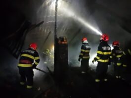 Incendiu la Pipirig: o femeie a ajus la spital