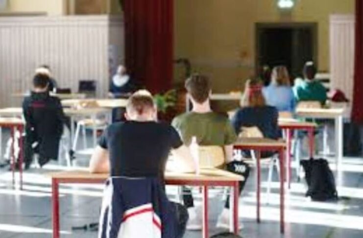 Emoții pentru absolvenții de gimnaziu. Se înscriu la Evaluarea Națională