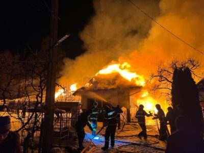 FOTO. Incendiu puternic la Pipirig: au rămas fără acoperiș în plină iarnă!, ZCH NEWS - sursa ta de informații