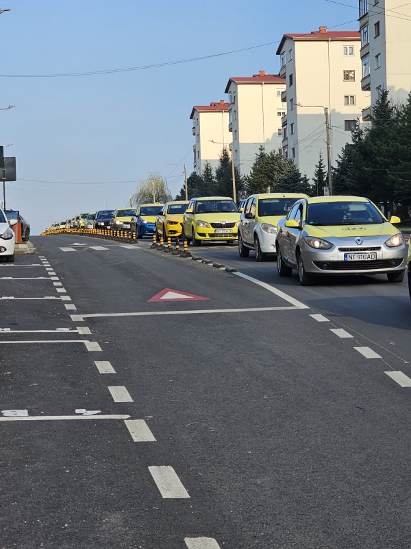 FOTO. Taximetriștii din Piatra Neamț au ieșit la protest, ZCH NEWS - sursa ta de informații