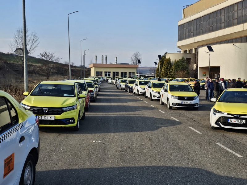 FOTO. Taximetriștii din Piatra Neamț au ieșit la protest, ZCH NEWS - sursa ta de informații