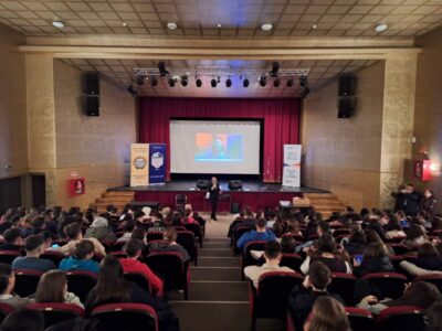 Expertul antidrog Cătălin Țone, într-o conferință la Târgu-Neamț cu 300 de elevi de la Liceu &#8222;Vasile Conta&#8221;, ZCH NEWS - sursa ta de informații
