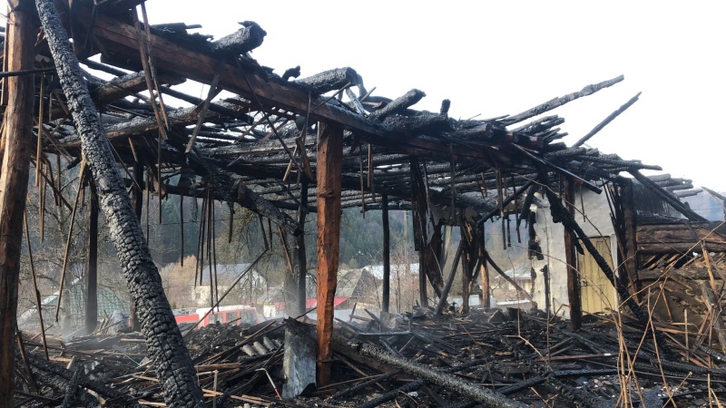 Incendiu devastator la Tazlău: un bărbat a murit carbonizat din cauza unei țigări, ZCH NEWS - sursa ta de informații