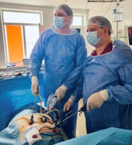 Premieră la Spitalul Roman: operație laparoscopică pentru cancer la rinichi, ZCH NEWS - sursa ta de informații