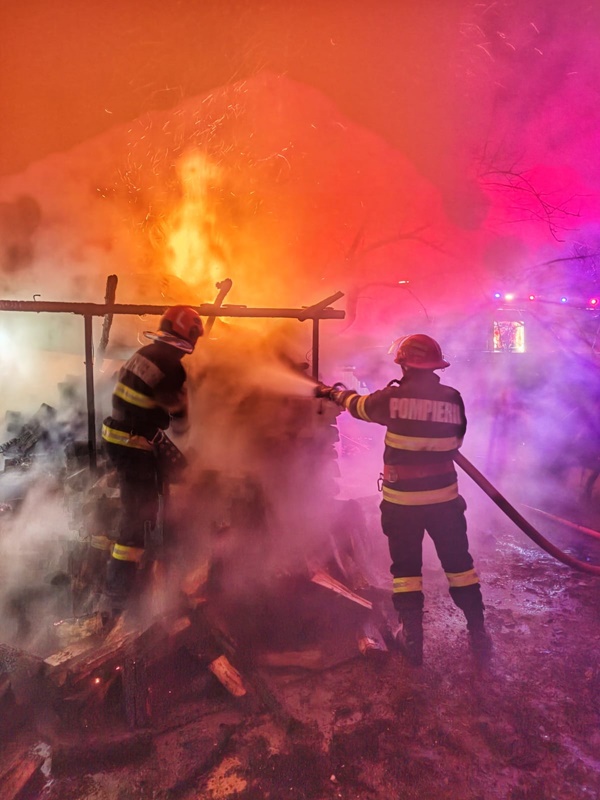 FOTO. Neamț. Incendiu devastator de la un scurtcircuit electric, ZCH NEWS - sursa ta de informații
