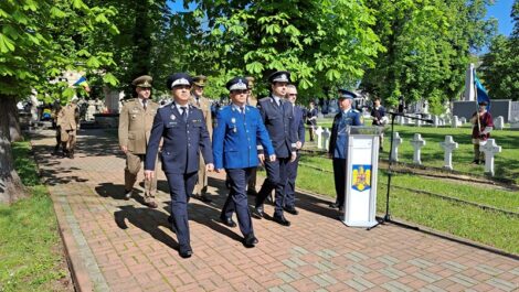 FOTO. Paradă militară și depunere de coroane la Piatra Neamț de Ziua Veteranilor de Război, ZCH NEWS - sursa ta de informații