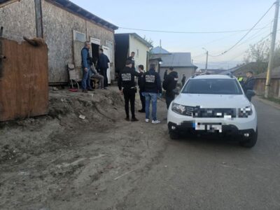 Cinci persoane care locuiau ilegal într-un imobil au fost evacuați de Poliția Roman, ZCH NEWS - sursa ta de informații